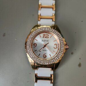 August Steiner AS8036WTR watch with fox diamonds